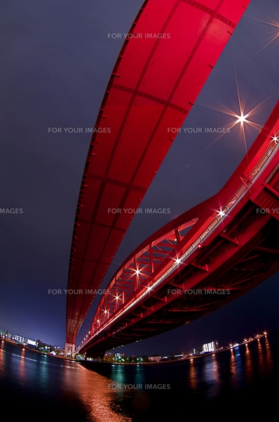 赤い神戸大橋の夜景（縦1）の写真素材 [FYI00089540] | ストックフォト