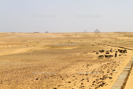 エジプト世界遺産ピラミッド地帯の砂漠の写真素材 [FYI00230895