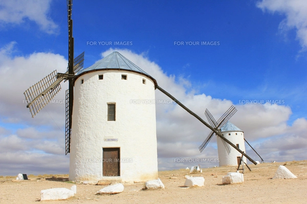 ラ・マンチャ地方風車の街の写真素材 [FYI00240701] | ストックフォト