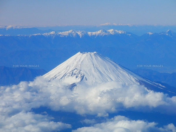 富士山と雲の写真 富士山と雲と日本アルプスの写真素材 [FYI00317881] | ストックフォト
