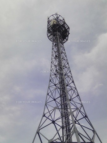 電波塔を見上げるの写真素材 [FYI00319623] | ストックフォトの Qlean