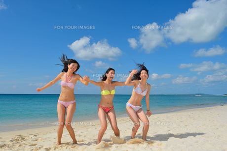 宮古島／素敵な三人前浜ビーチでリフレッシュの写真素材 [FYI00375558