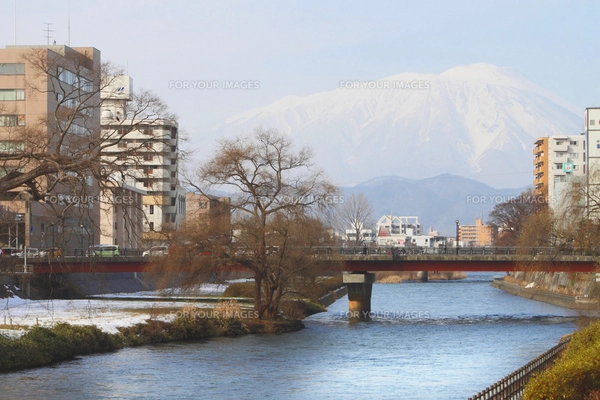 開運橋から見る岩手山の写真素材 [FYI00399845] | ストックフォトの