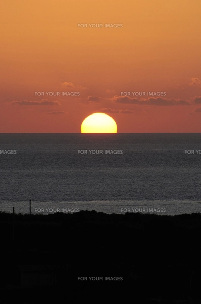 来間島 竜宮城展望台からの夕日の写真素材 [FYI00471127] | ストック