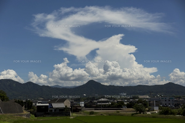 空と雲と山 田舎の景色の写真素材 [FYI01205802] | ストックフォトの
