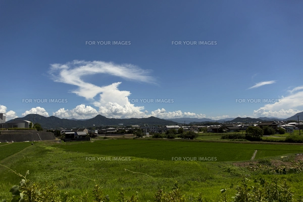 空と雲と山と田 田舎の景色の写真素材 [FYI01205796] | ストックフォト