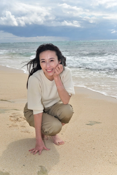 宮古島／ビーチでポートレート撮影の写真素材 [FYI01269402