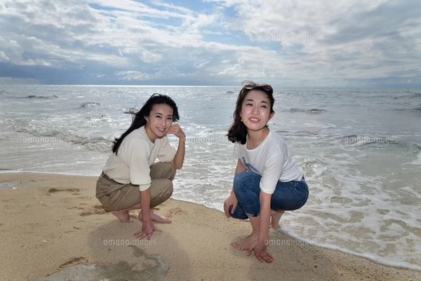 宮古島／ビーチでポートレート撮影の写真素材 [FYI01269402