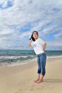 Yuko Oshima ビーチポートレート 宮古島／ビーチでポートレート撮影の写真素材 [FYI01269402