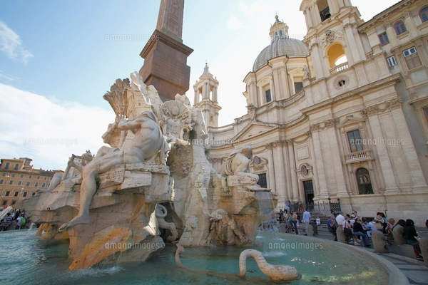 ローマ ナヴォーナ広場 ネプチューンの噴水の写真素材 [FYI01566868