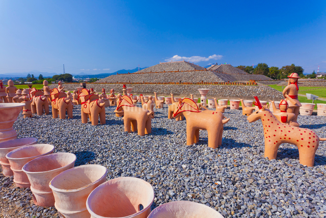 はにわ 楽天市場】宮崎県 民芸品 手作りはにわ 埴輪 鷹匠 : 和風雑貨 不知火