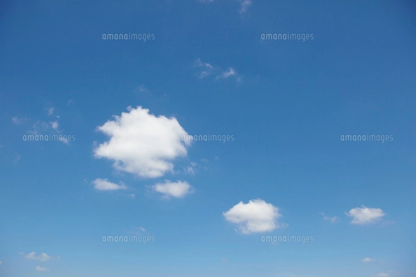 晴天の空と雲の写真素材 [FYI01638544] | ストックフォトの Qlean