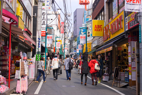 下北沢南口商店街の写真素材 [FYI01674476] | ストックフォトの Qlean
