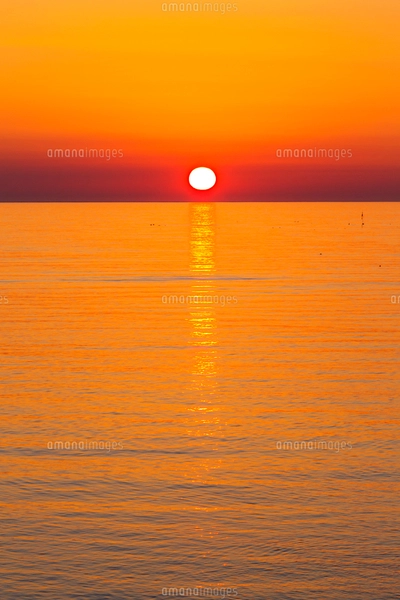 オホーツク海の夕日の写真素材 [FYI02526470] | ストックフォトの