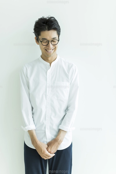 日本人男性のポートレートの写真素材 [FYI01733369] | ストックフォト