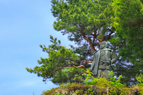 春日山城跡・上杉謙信公銅像の写真素材 [FYI01792033] ストックフォトの Qlean Market
