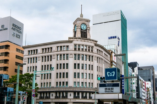 銀座4丁目交差点と銀座和光ビルの写真素材 [FYI02598431