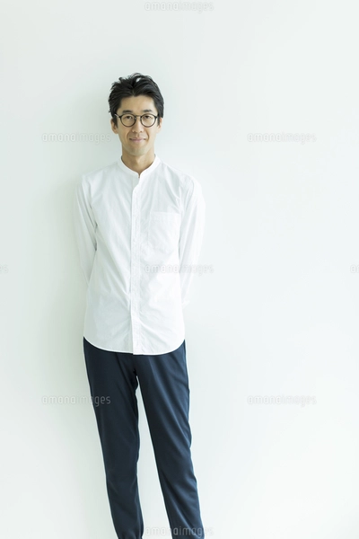 日本人男性のポートレートの写真素材 [FYI01733369] | ストックフォト