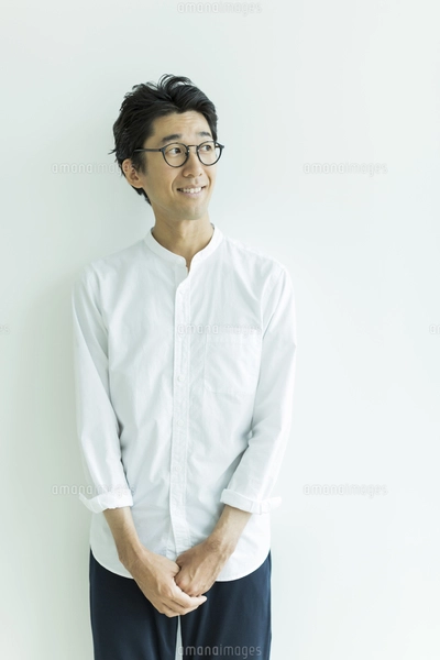 日本人男性のポートレートの写真素材 [FYI01733369] | ストックフォト