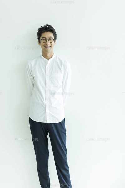 日本人男性のポートレートの写真素材 [FYI01733369] | ストックフォト