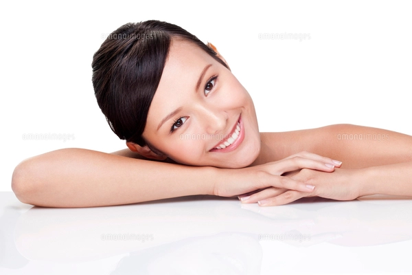 上半身裸の若い女性の写真素材 [FYI02036651] ストックフォトの Qlean Market（キュリンマーケット）