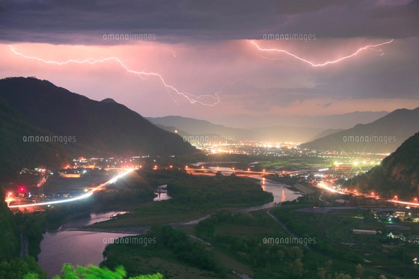千曲川風景 千曲公園から望む千曲川と上田市街と烏帽子岳の写真素材 [FYI02715341