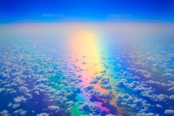 虹色に輝く海と雲海と太陽の写真素材 [FYI02474593] | ストックフォト