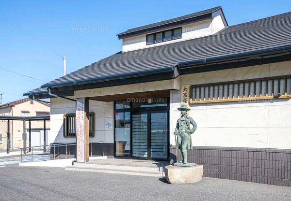 大黒屋光太夫記念館に建つ銅像の写真素材 [FYI02722299] | ストック