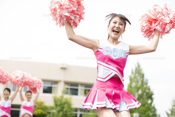 チア　ユニフォーム　チアリーディング　チアリーダー 腕をあげて応援するチアリーダーの写真素材 [FYI02972701] | ストック