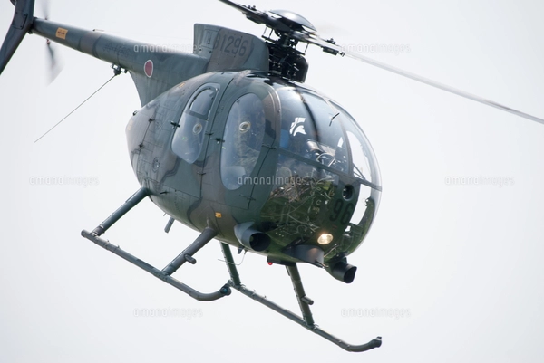 陸上自衛隊 ヘリコプター OH-6 コックピット の写真素材 [FYI03125464 