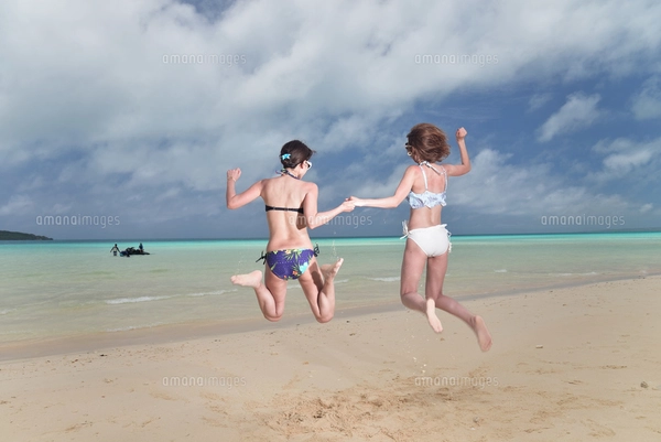 宮古島／ビーチでポートレート撮影の写真素材 [FYI03130319