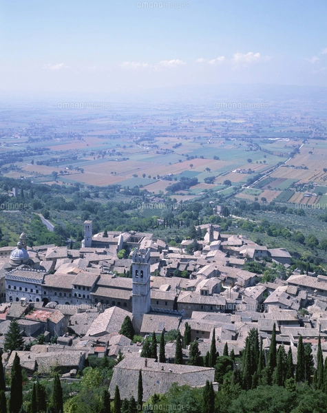 古都の街並み遠景 アッシジ イタリアの写真素材 [FYI03194048