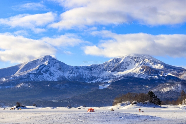 早春の桧原湖より磐梯山を望むの写真素材 [FYI03227611] | ストック