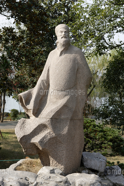 西湖 蘇堤の蘇軾（蘇東坡）像の写真素材 [FYI03251248] | ストック