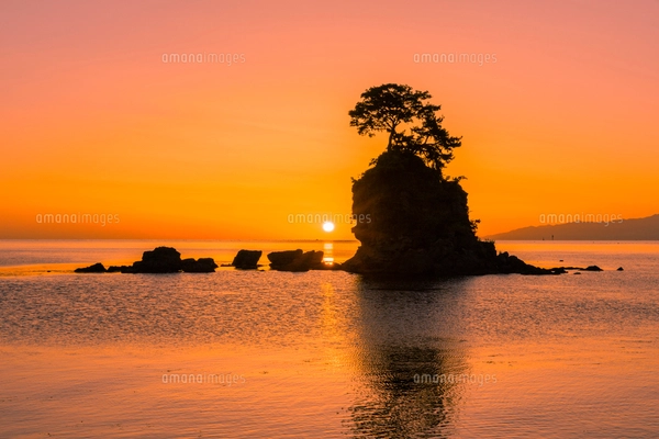 雨晴海岸の朝日の写真素材 [FYI03389392] | ストックフォトの Qlean