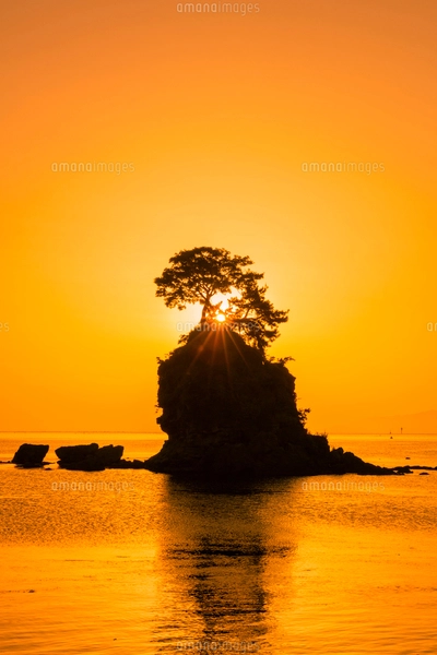 雨晴海岸の朝日の写真素材 [FYI03389392] | ストックフォトの Qlean