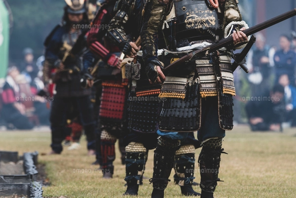 洋書◆侍の武器と防具写真集 本 サムライ 刀 銃 鉄砲 槍 甲冑 鎧 洋書◇侍の武器と防具写真集 本 サムライ 刀 銃 鉄砲 槍 甲冑 鎧