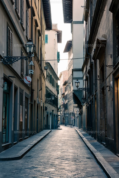 イタリア フィレンツェの古い街並みの写真素材 [FYI03409221