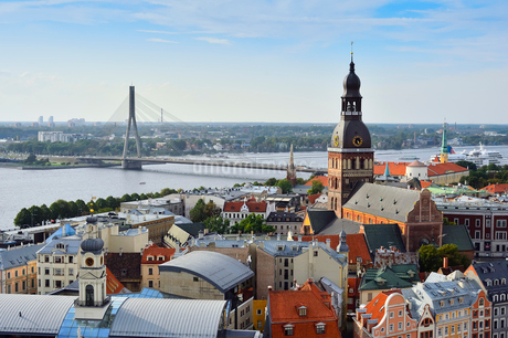 ラドビア・首都リガの世界遺産旧市街にある13世紀に木造の教会として建てられ16世紀には石造りの教会に建て替えられた聖ペテロ教会の展望台から見た