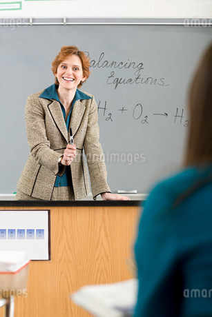 Teacher in classの写真素材 [FYI03471280] | ストックフォトの Qlean Market（キュリンマーケット）