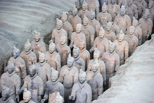 秦始皇帝陵の兵馬俑坑の写真素材 [FYI04007337] | ストックフォトの