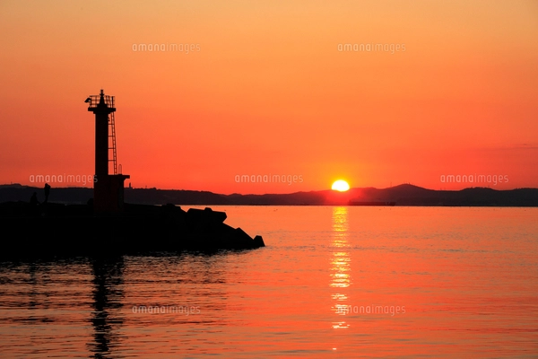 富津岬の落日 富津海水浴場より 初冬の夕日の写真素材 [FYI04043870