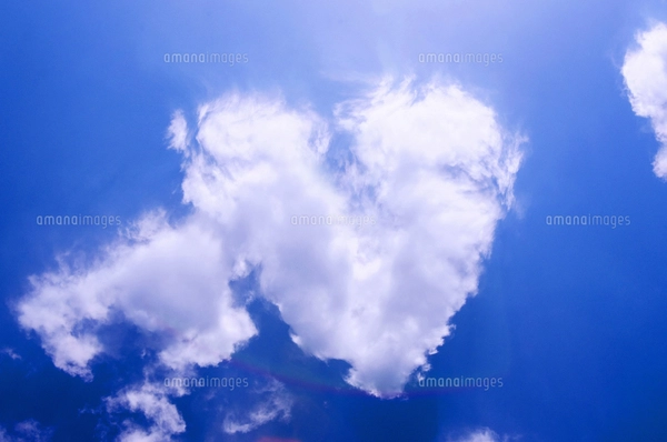 ハートの雲の写真素材 [FYI04140029] | ストックフォトの Qlean Market
