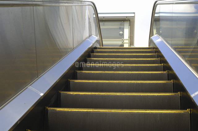 エスカレーターとエレベーターの写真素材 [FYI04148696] | ストック