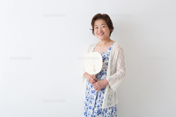 シニア女性のポートレートの写真素材 [FYI04264574] | ストックフォト