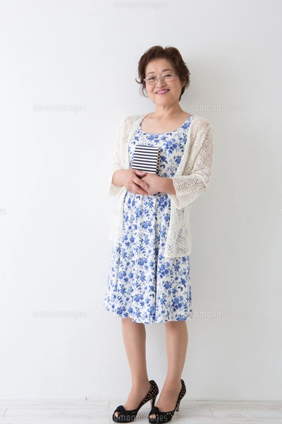 シニア女性のポートレートの写真素材 [FYI04264574] | ストックフォト
