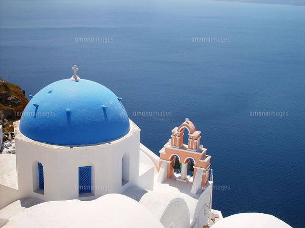白い街とエーゲ海 7月 ミコノス島 ギリシャの写真素材