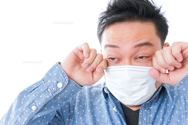 花粉症の男性の写真素材 [FYI04709859] | ストックフォトの Qlean