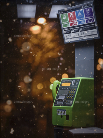 夜の公衆電話の写真素材 [FYI04771798] | ストックフォトの Qlean