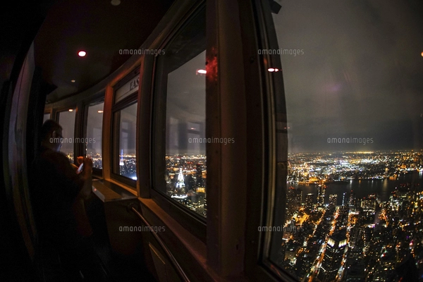 エンパイヤステートビルから見えるニューヨークの夜景の写真素材